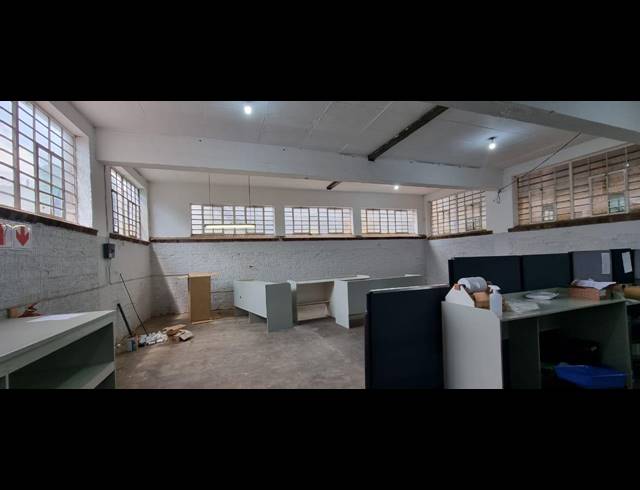 6,600M² WAREHOUSE FOR SALE IN NEW CENTRE